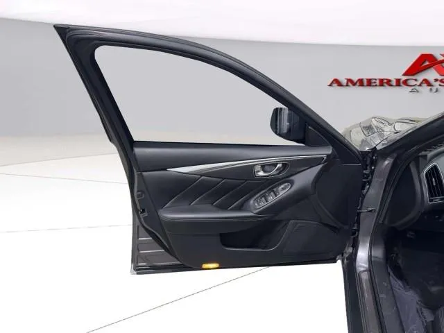 Infiniti Q50 photo 11
