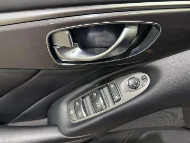 Infiniti Q50 photo 12