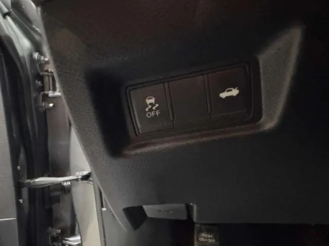 Infiniti Q50 photo 13