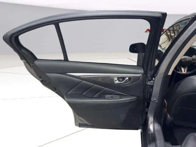 Infiniti Q50 photo 28