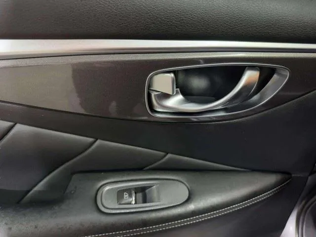 Infiniti Q50 photo 29