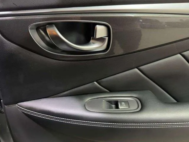 Infiniti Q50 photo 36