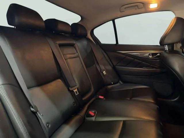 Infiniti Q50 photo 39