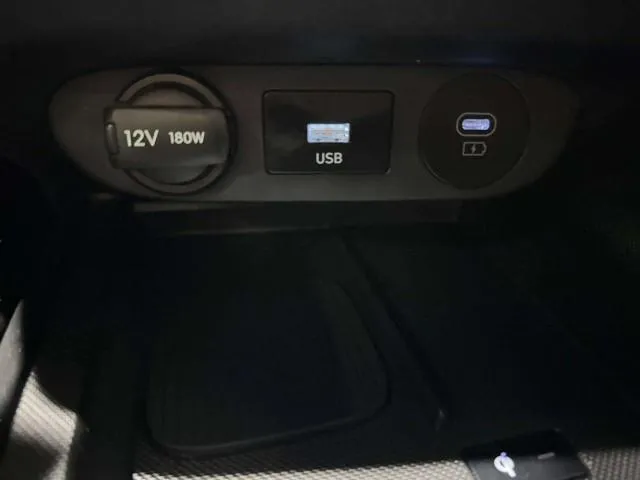 Hyundai Elantra N photo 30