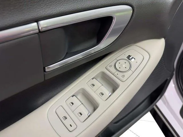 Hyundai Sonata photo 17