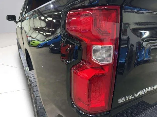 Chevrolet Silverado photo 12