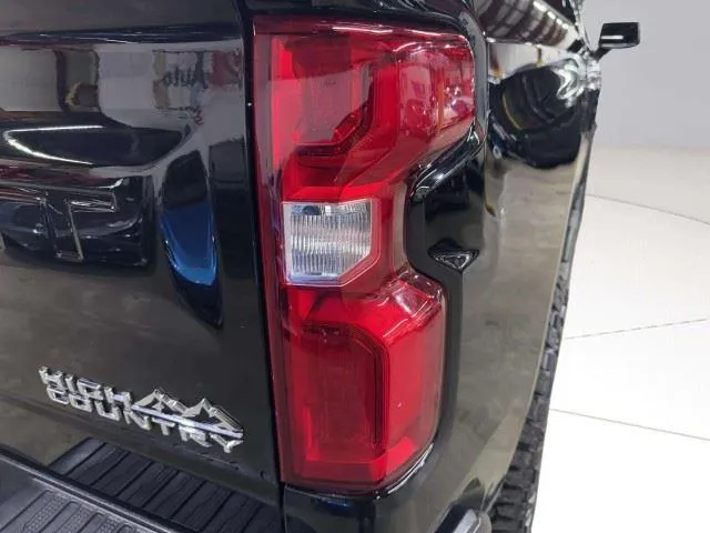 Chevrolet Silverado photo 13
