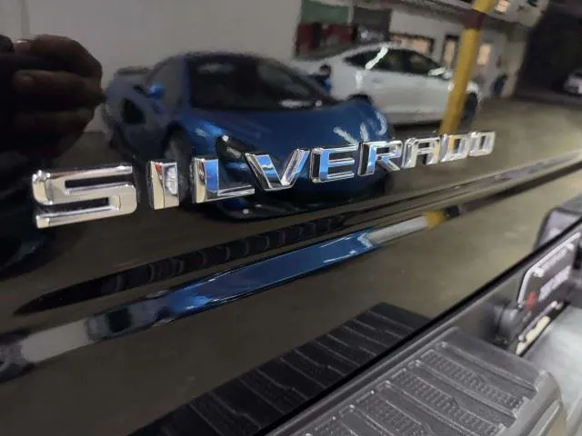 Chevrolet Silverado photo 18
