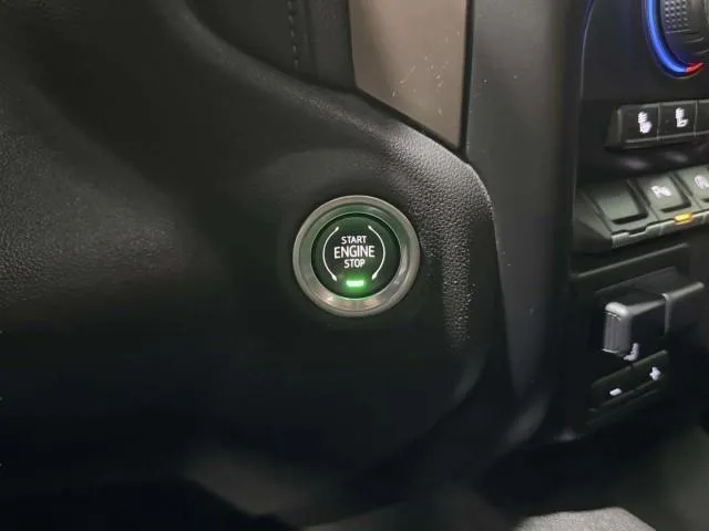 Chevrolet Silverado photo 33