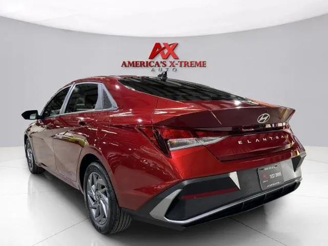 Hyundai Elantra photo 6