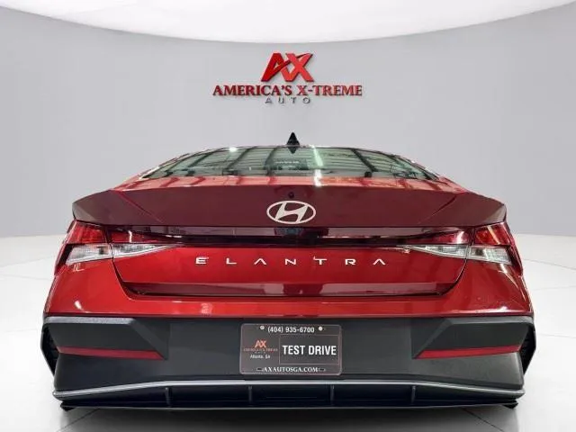 Hyundai Elantra photo 7