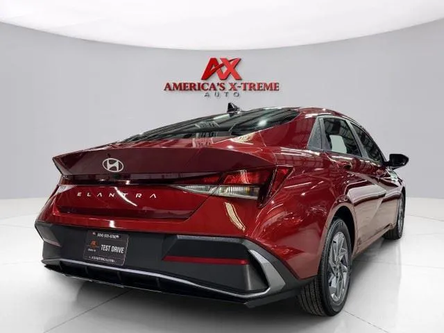 Hyundai Elantra photo 8