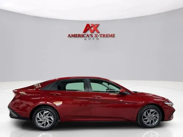Hyundai Elantra photo 9