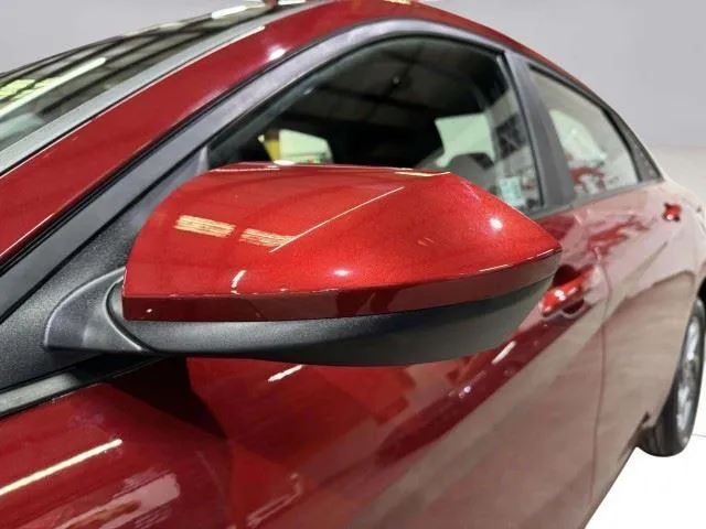 Hyundai Elantra photo 12