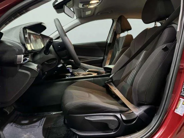 Hyundai Elantra photo 24