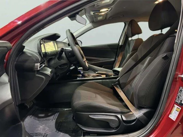 Hyundai Elantra photo 25