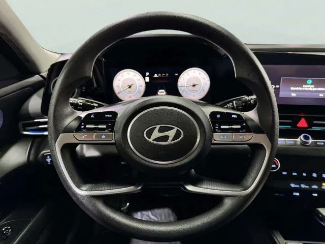 Hyundai Elantra photo 29
