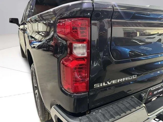 Chevrolet Silverado photo 12