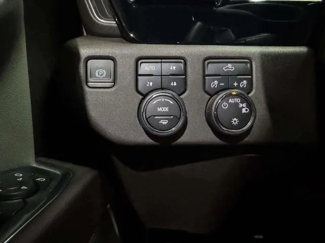 Chevrolet Silverado photo 20