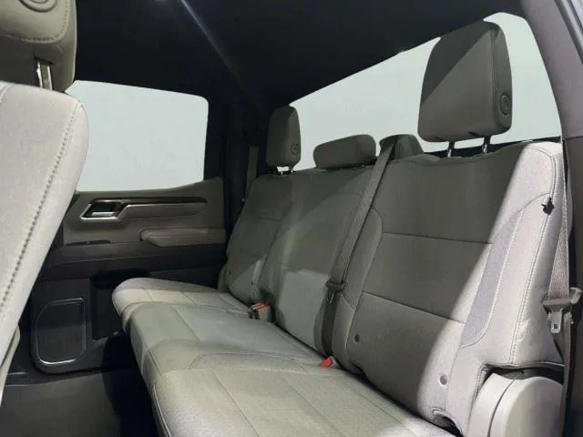 Chevrolet Silverado photo 32