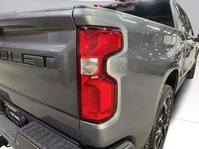 Chevrolet Silverado photo 13