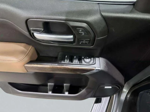 Chevrolet Silverado photo 16