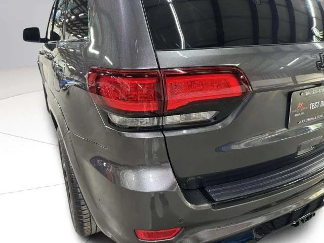 Jeep Grand Cherokee photo 12