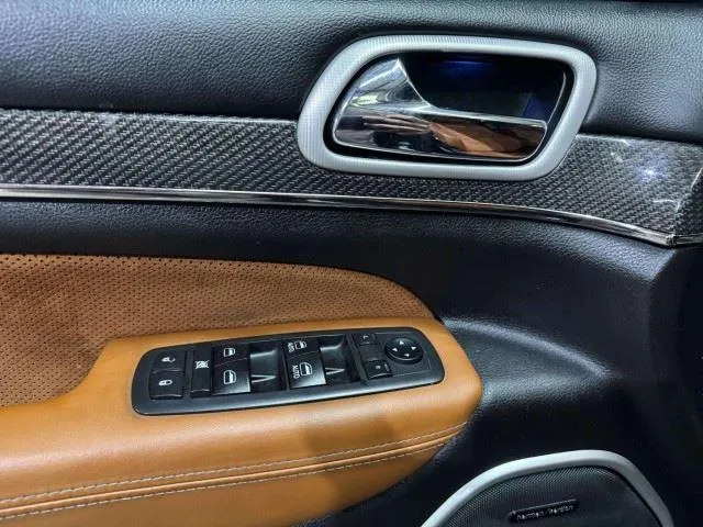 Jeep Grand Cherokee photo 16