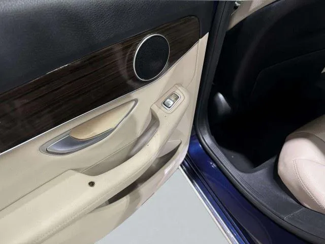 Mercedes-Benz C-Class photo 27