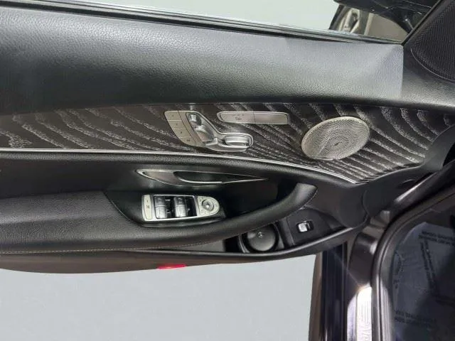 Mercedes-Benz E-Class photo 16