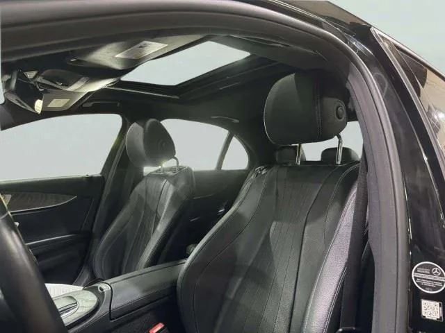 Mercedes-Benz E-Class photo 19