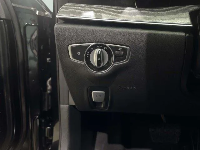 Mercedes-Benz E-Class photo 21