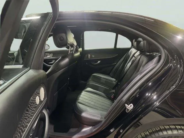 Mercedes-Benz E-Class photo 30