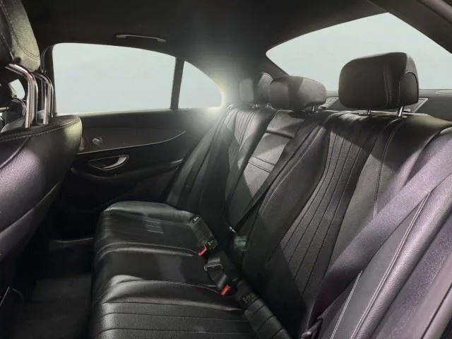 Mercedes-Benz E-Class photo 31