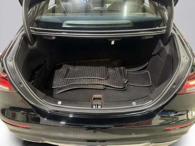 Mercedes-Benz E-Class photo 33