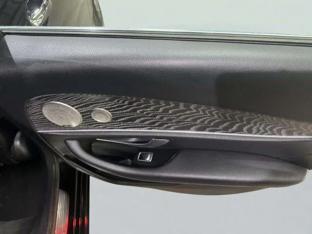Mercedes-Benz E-Class photo 35