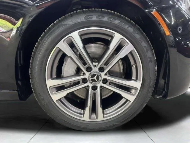 Mercedes-Benz E-Class photo 49