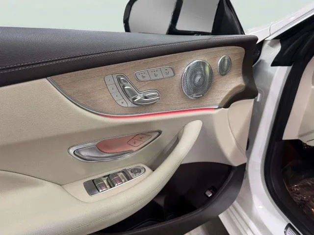 Mercedes-Benz E-Class photo 17