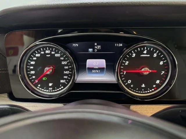 Mercedes-Benz E-Class photo 22