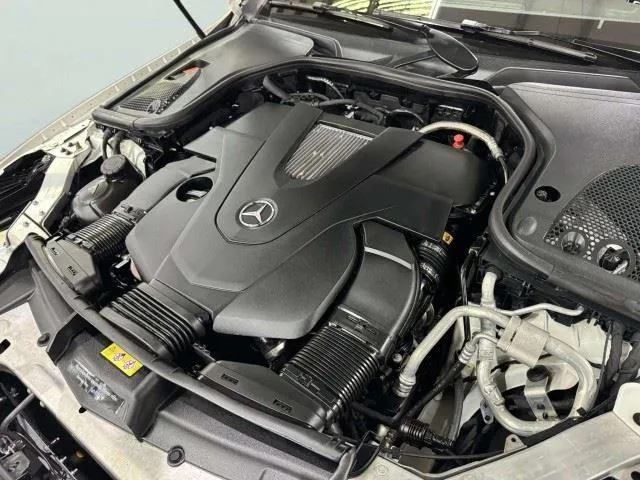 Mercedes-Benz E-Class photo 40