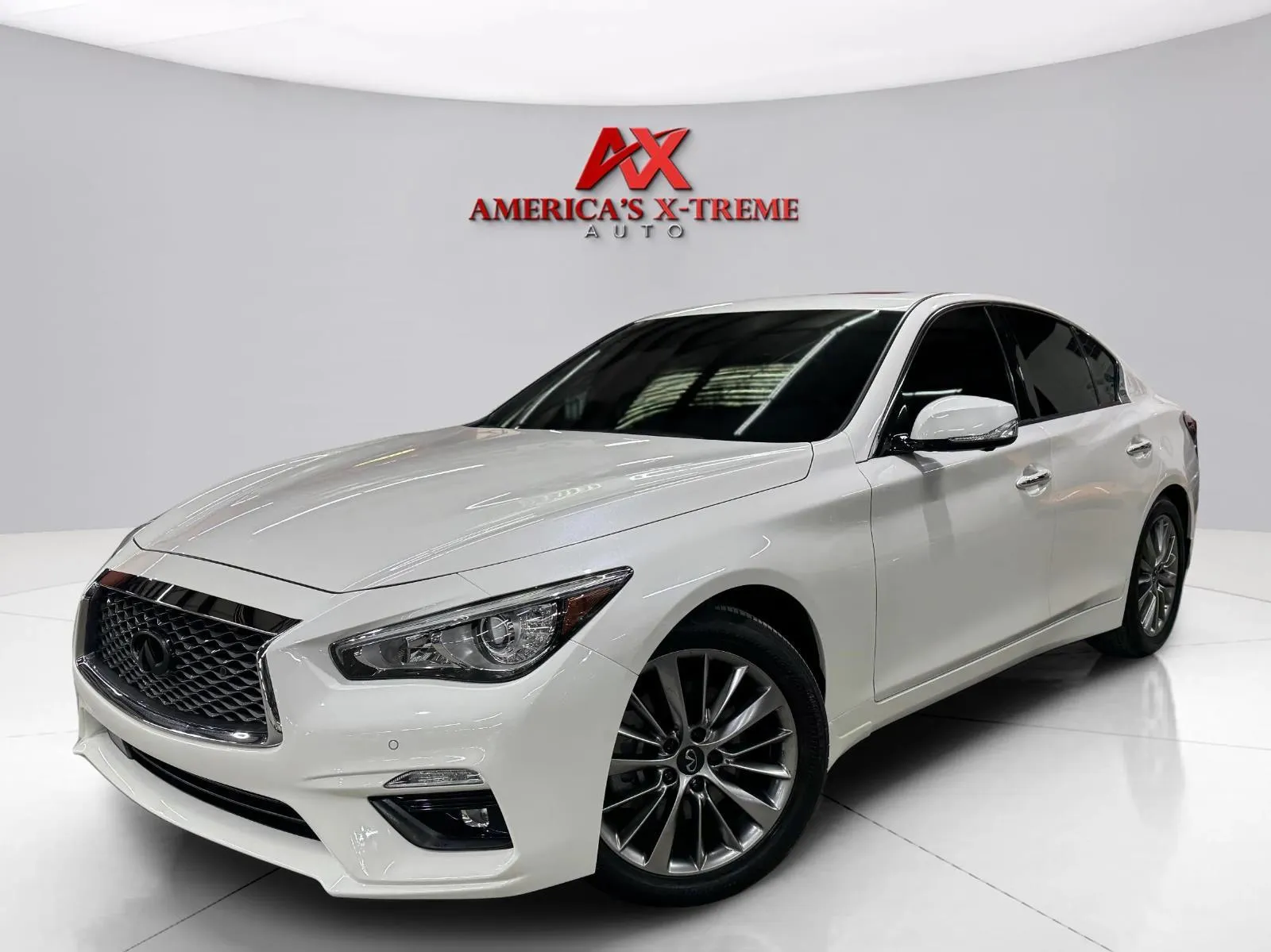 Infiniti Q50 photo 2
