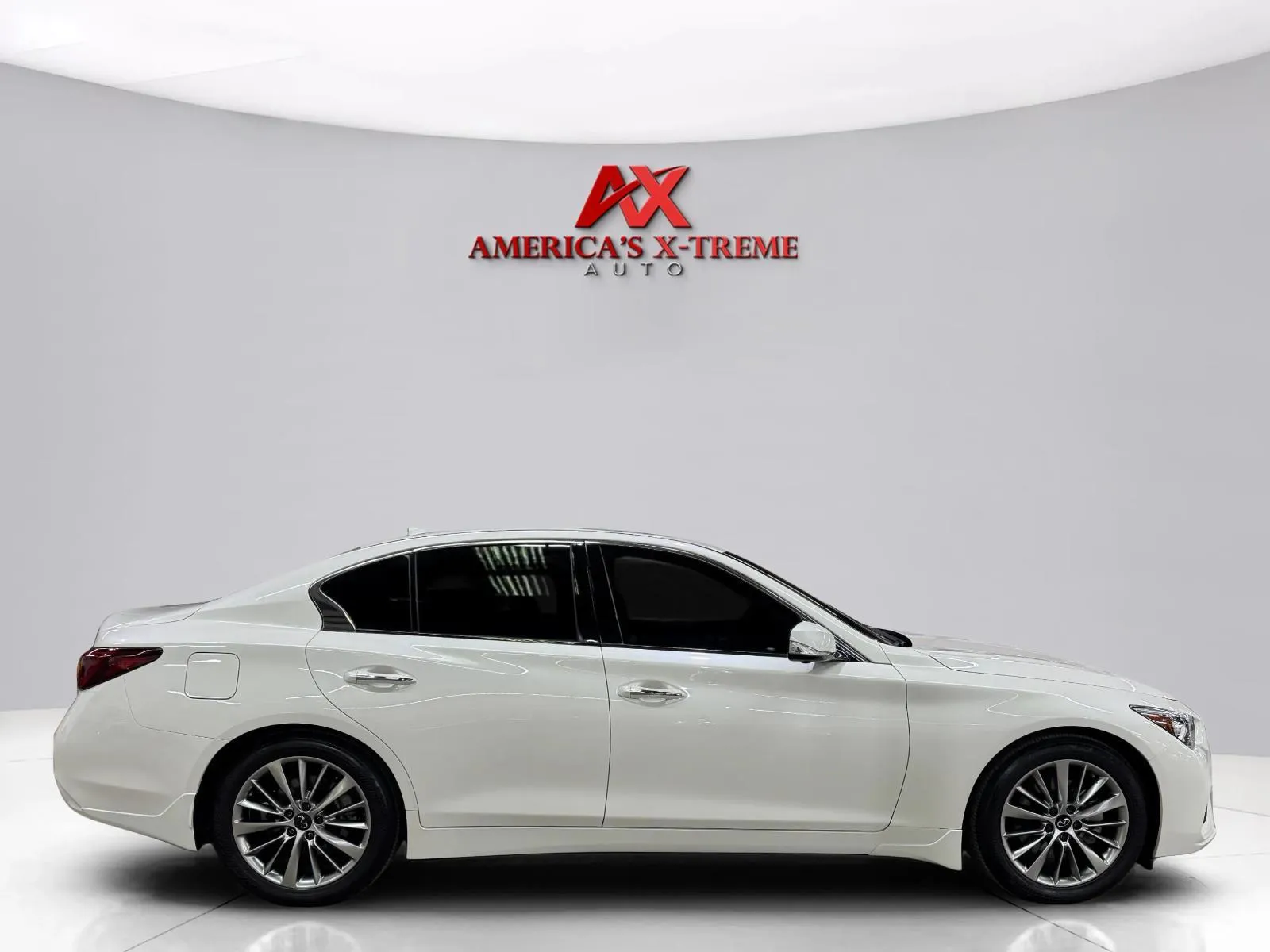 Infiniti Q50 photo 9