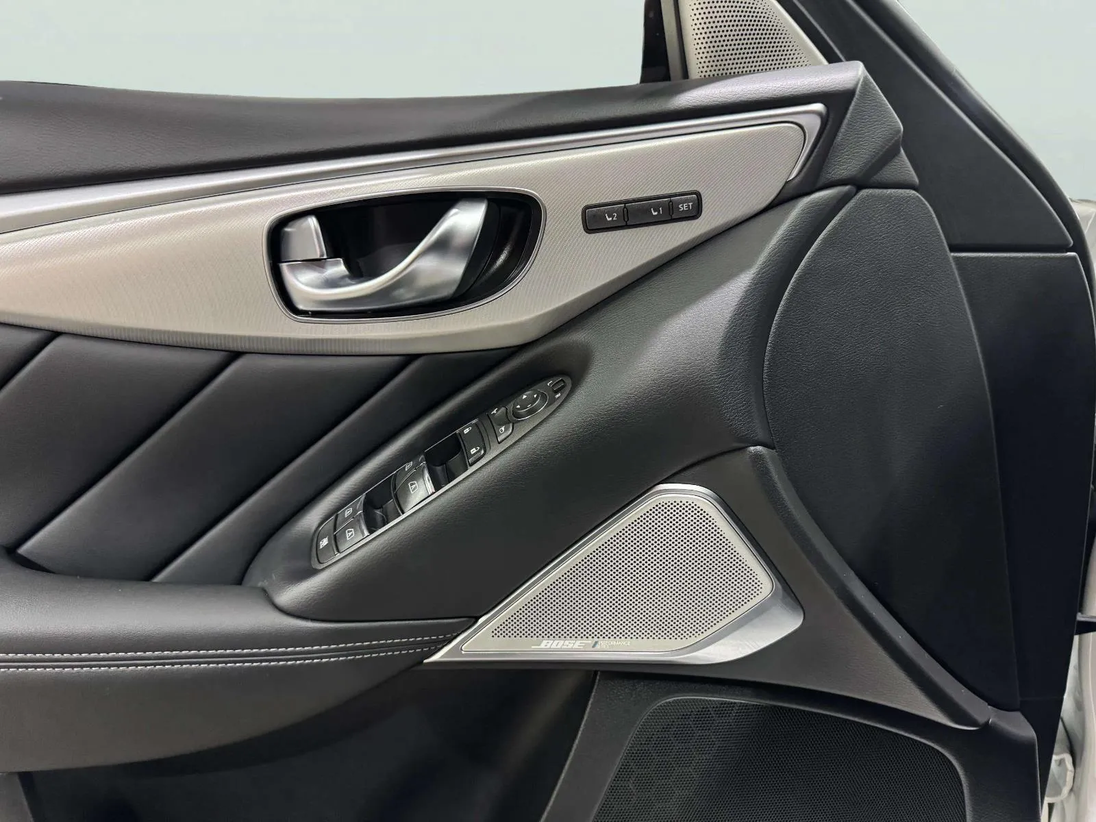 Infiniti Q50 photo 18