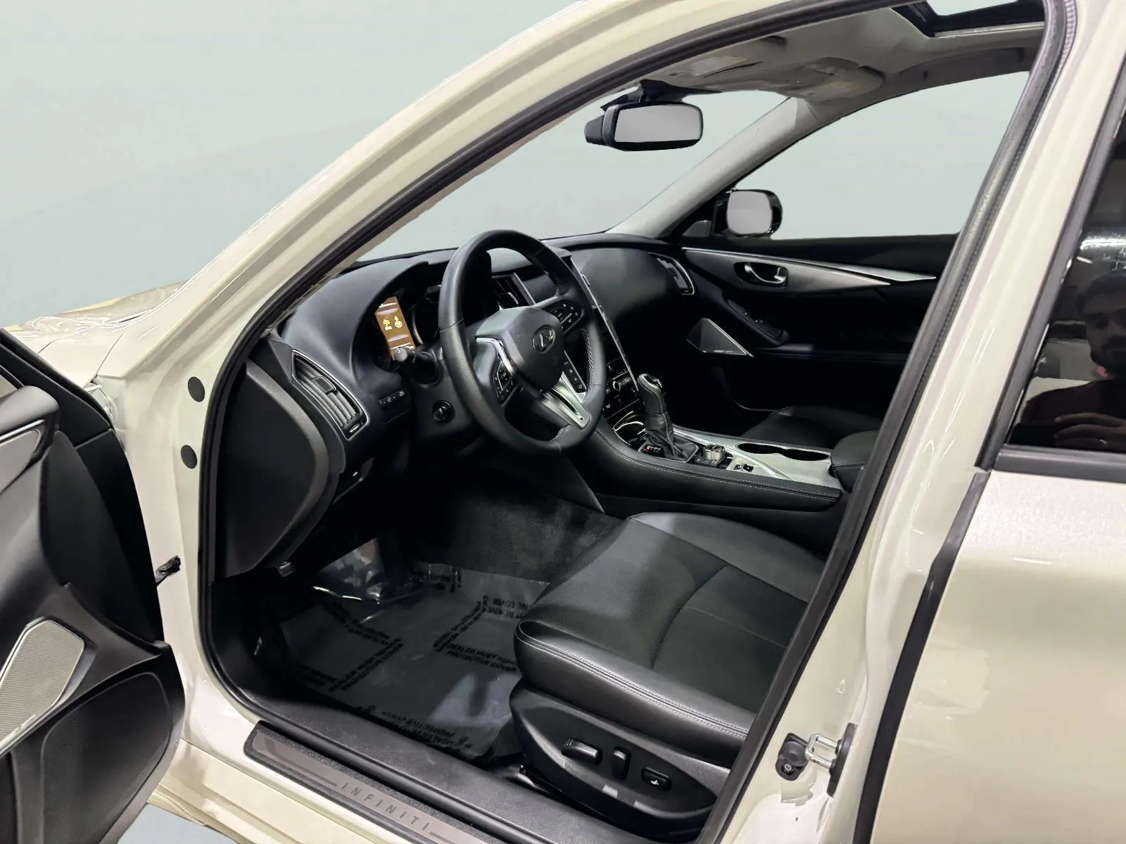 Infiniti Q50 photo 19