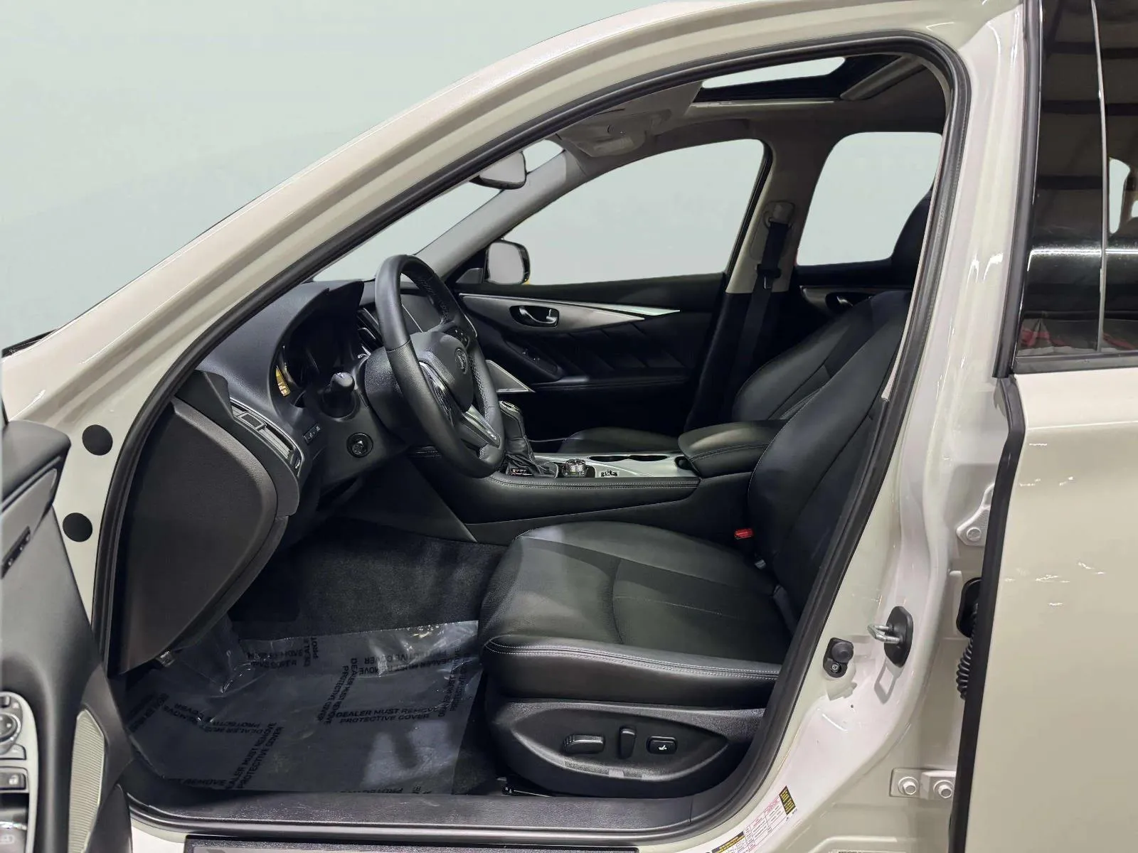 Infiniti Q50 photo 20