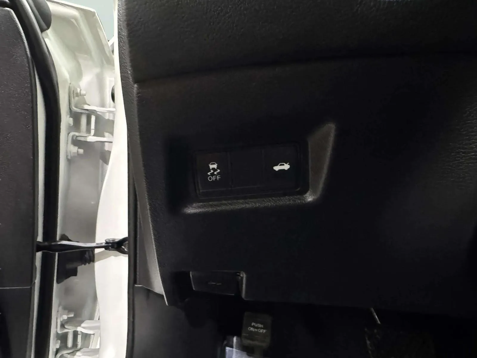 Infiniti Q50 photo 21
