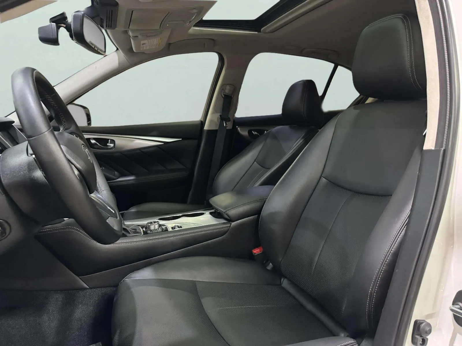 Infiniti Q50 photo 22