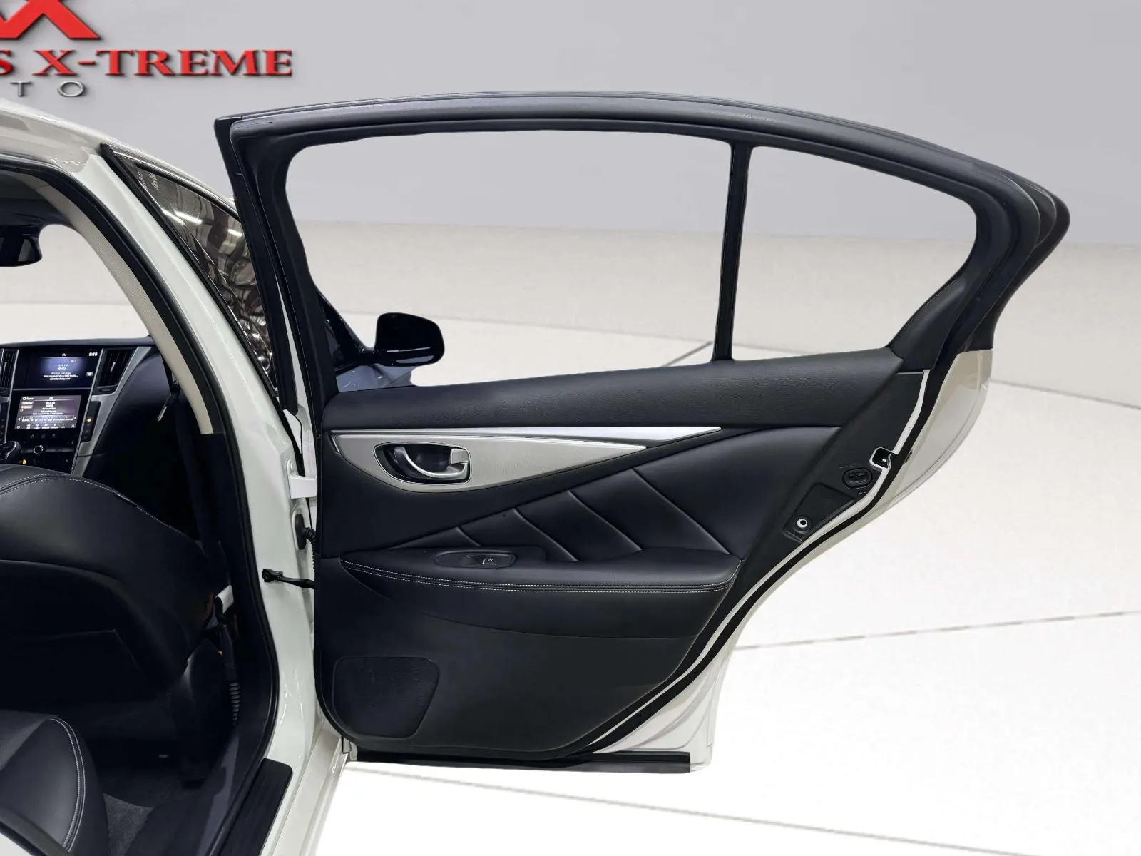 Infiniti Q50 photo 33