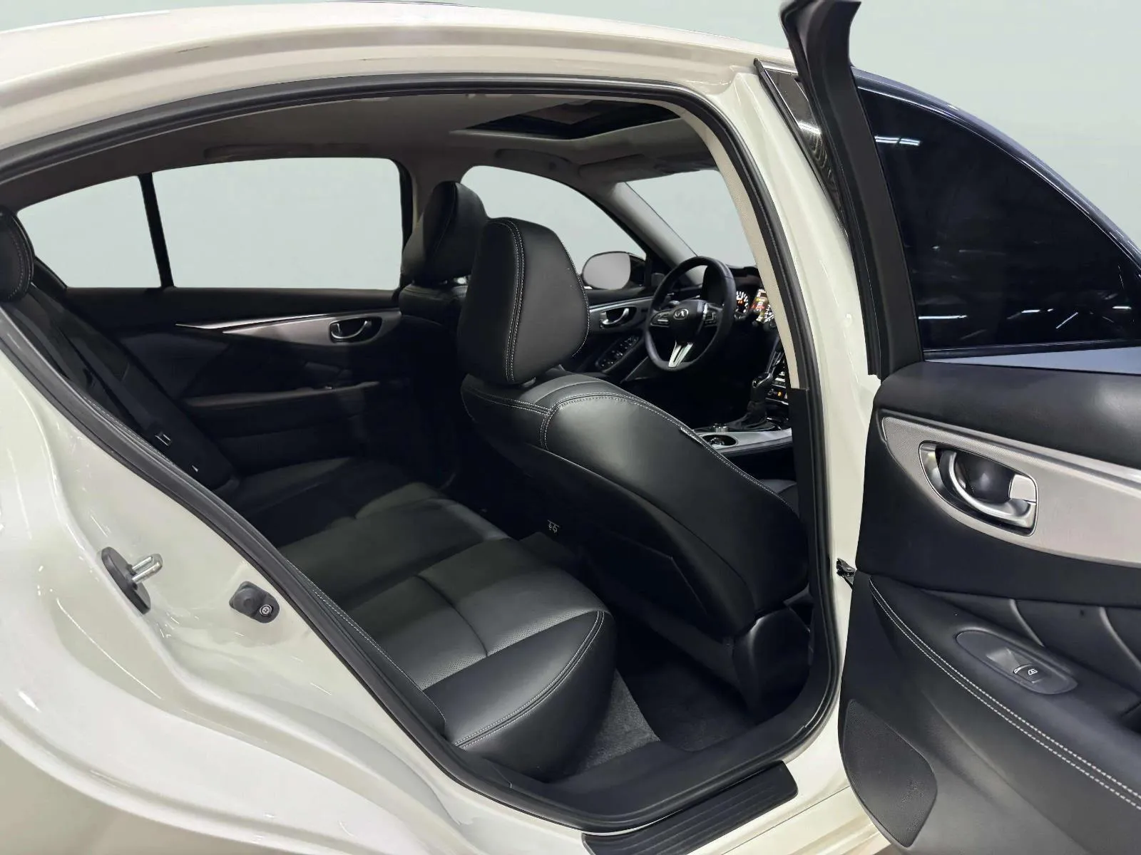 Infiniti Q50 photo 35