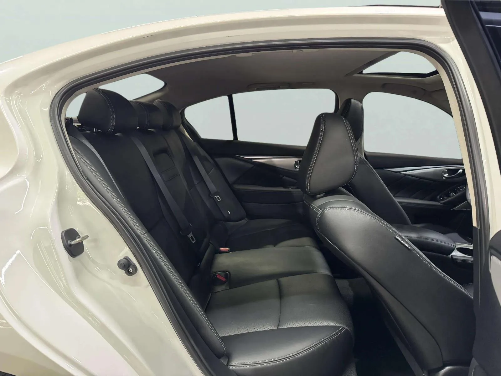 Infiniti Q50 photo 36